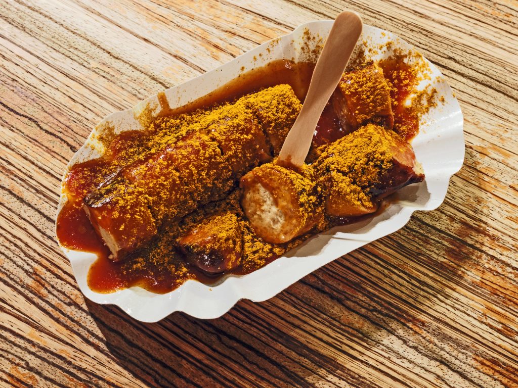hot dog Currywurst AS 65465293 1